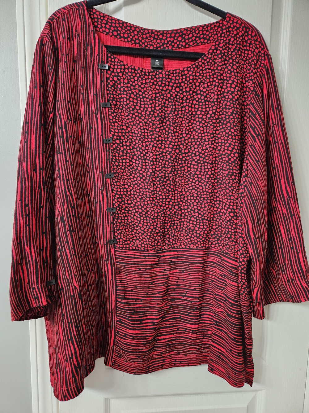 Ali Miles Red and Black Patterned Tunic Top